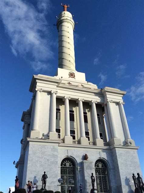 El Monumento De Santiago De Los Caballeros Landmarks Building Notre