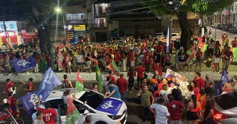 Eleitores De Manaus Comemoram Vitória De Lula