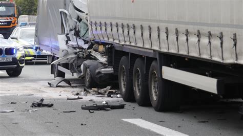 Tödlicher Unfall auf A6 im Kreis Ansbach Kleintransporter Fahrer