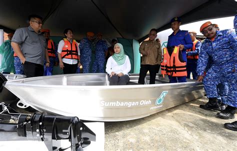 Petronas donates assets, logistics equipment to Sabah APM