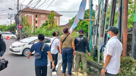 Satpol Pp Denpasar Tertibkan Baliho Dan Spanduk Liar