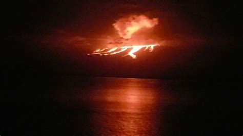 Lava In Der Nacht Vulkanausbruch Auf Galapagos Inseln Afp Youtube