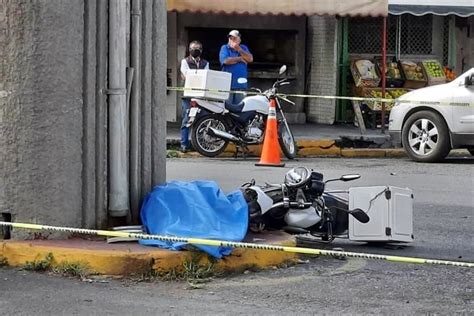 Muere motociclista tras ser impactado por una camioneta Círculo