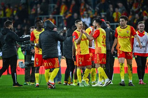 RC Lens PSG Le Groupe Du RCL Face Au Paris SG Avec Un Retour Et