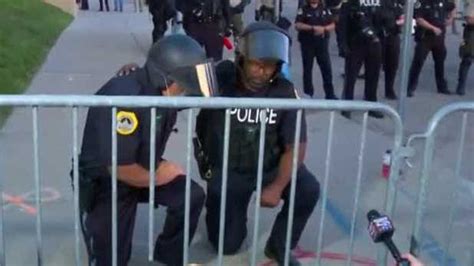 Watch As Des Moines Police Officers Pray Over The Protests At Barricades