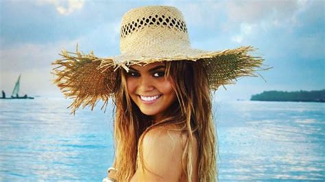 Pregnant Chrissy Teigen Strips Down To A Barely There Bikini For Sports Illustrated Swimsuit