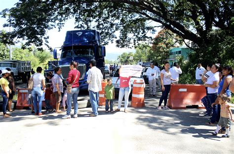 Bloquean Tres Horas La Carretera Federal En Buenavista Piden Dos