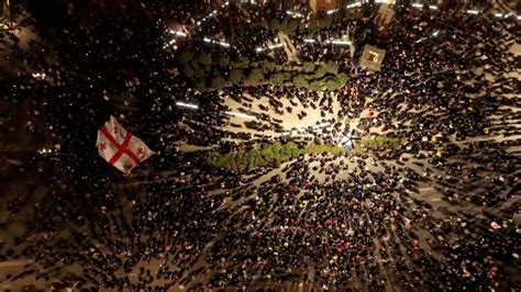 Rohamrendőrök csaptak össze több ezer tüntetővel Tbilisziben