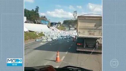 Uma Pessoa Fica Ferida Em Tombamento De Carreta Na BR 040 Em