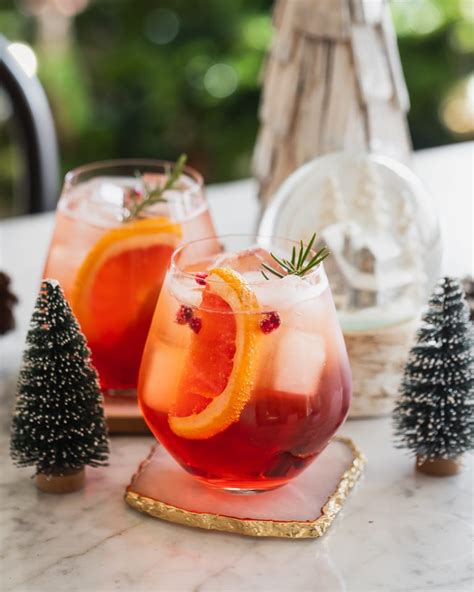 How To Make A Winter Aperol Spritz Cocktail Le Petit Eats