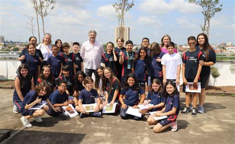 Alunos do Colégio Ceunsp visitam o gabinete do prefeito Prefeitura da