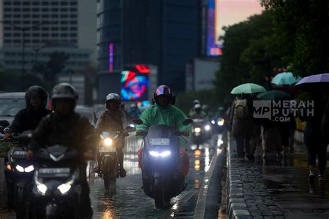 Prakiraan Bmkg Hujan Ringan Guyur Mayoritas Wilayah Jakarta Pada