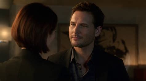 Peter Facinelli and Fans - Supergirl