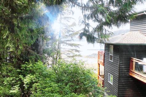 Ucluelet Vacation Rentals from $131 | HomeToGo