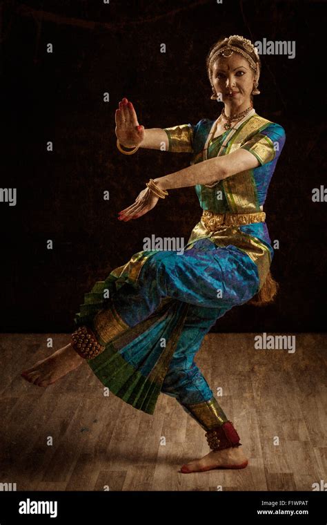 Indian classical dance bharatanatyam hi-res stock photography and ...