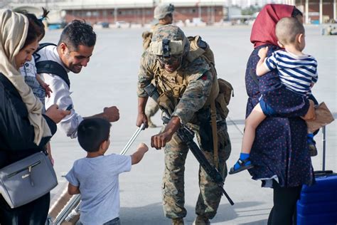 11 Fotos Del Trabajo De Los Soldados De Eeuu Durante La Evacuación De