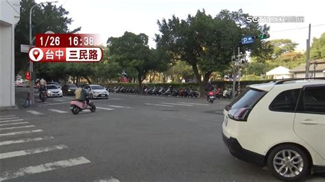 被超車嗆聲！駕駛氣炸理論 下秒「黑衣人亮槍」飆罵：你不要太白目 Yahoo奇摩汽車機車