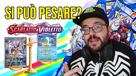 Pesiamo Dei Pacchetti Pokèmon Di Scarlatto E Violetto Aprendo Un