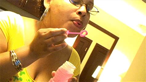 Blowing Bubbles With BBW Essence SD WMV Brainwash Fetish XXX