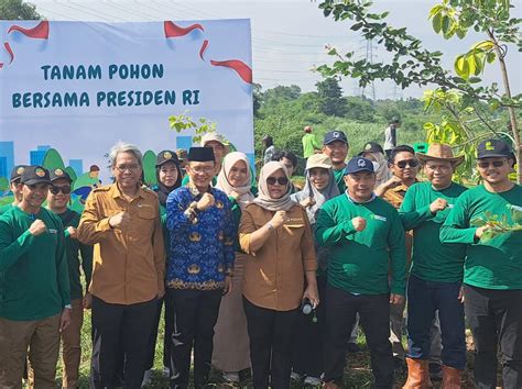 Peduli Lingkungan Dan Perubahan Iklim Kota Deltamas Tanam Pohon Bersama