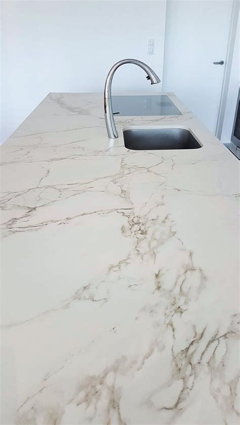 Entzo Von Dekton Wurde Vom Calacatta Gold Marmor Inspiriert Und