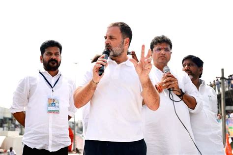 Congress Leader Rahul Gandhi With Telangana Congress President Revanth