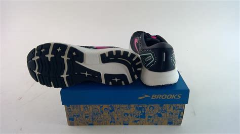 Womens Brooks Shoes, Size 8.5 | Property Room