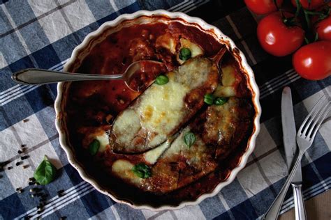 Berbackene Auberginen In Tomatensauce Low Carb Rezept Auf Carry On