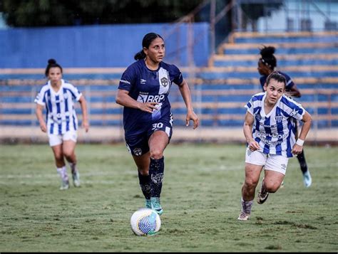 Ava Kindermann Derrotado Pelo Real Bras Lia E Permanece No Z Do