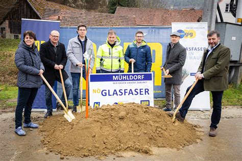 Mehrfacher Spatenstich Bau F R Glasfaser In M Hldorf Lichtenau