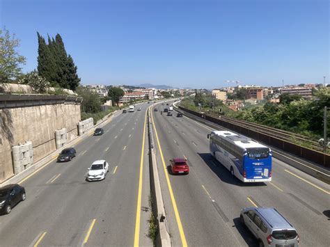 Près de Nice l autoroute A8 est limitée à 70 km h depuis longtemps ce