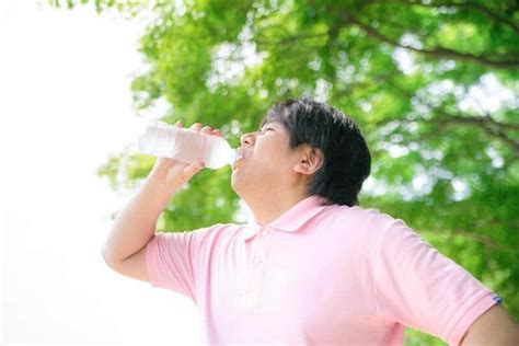 ペットボトルの飲み口全体を「パクり」 勢いある飲み方はng？気にしない？ J Cast トレンド【全文表示】