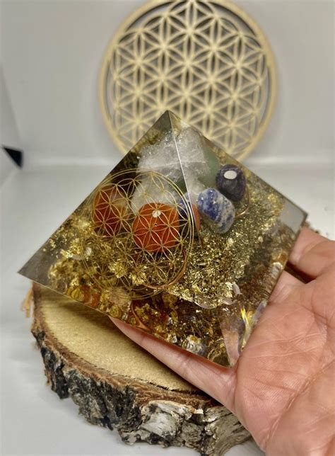 Pyramide Orgonite Chakras Chrisalyde Cr Ations