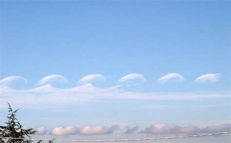 Wave-like Kelvin-Helmholtz clouds - Pictolic