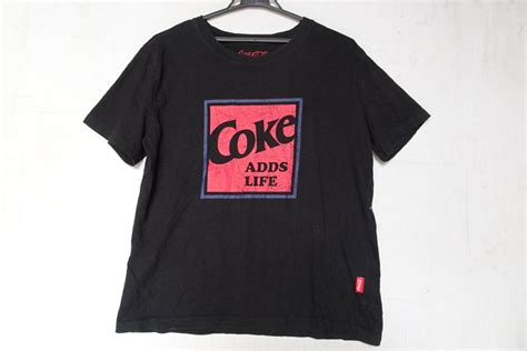 【目立った傷や汚れなし】guジーユーcocacolaコカコーラ半袖tシャツロゴtシャツ241 284858かすれたプリント