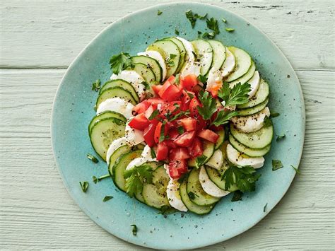 Gurken Mozzarella Carpaccio Mit Tomaten Petersilie Tatar Von Patty