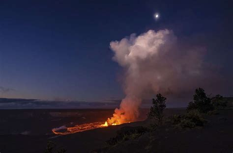 Vulkan Kilauea Spuckt Wieder Lava