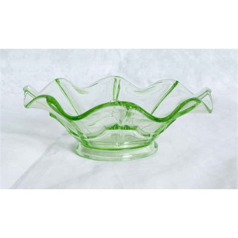 Small Green Art Deco Style Glass Bowl 6 5 8 Inches