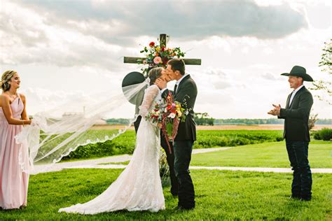 Coker Wedding | Western-Themed Wedding at Venderwende Acres - abbyshepardphotography.com