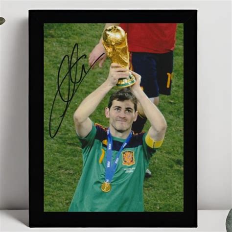 Iker Casillas Ingelijste Handtekening 15 X 10cm In Klassiek Zwart