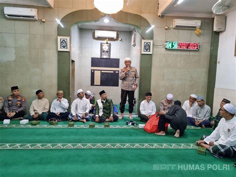 Program Sholat Shubuh Keliling Paket Sembako Dan Al Quran