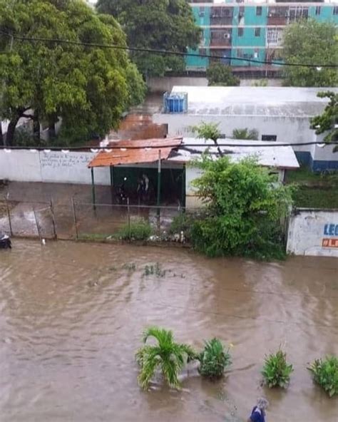 EN IMÁGENES Lluvias causaron anegaciones en calles y estacionamientos