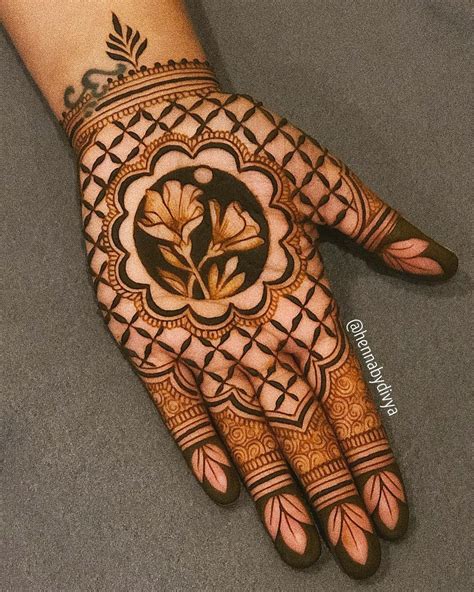 Short Mehndi Design Ideas That Will Make You The Star Of The Show