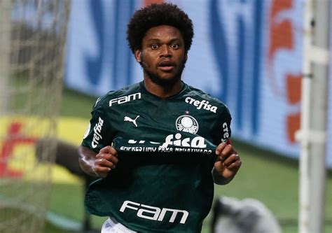 Ap S Acordo Palmeiras Rescinde O Atacante Luiz Adriano Metr Poles