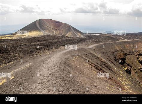 Uno De Los Volcanes M S Activos Del Mundo El Monte Etna Es