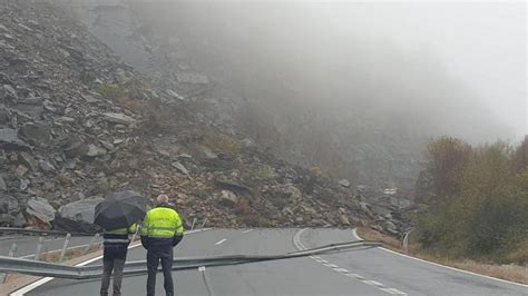 CORTE AP 66 Un Desprendimiento De Tierra En La Autopista Del Huerna