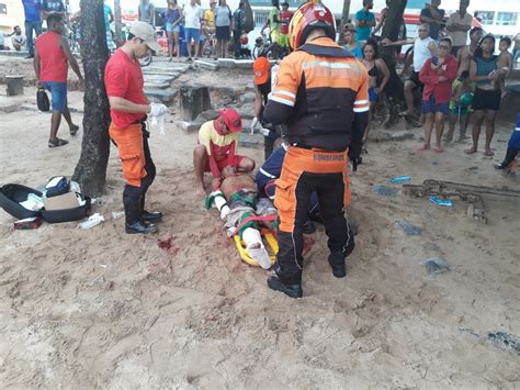 Homem Atacado Por Tubar O Na Praia De Piedade No Grande Recife