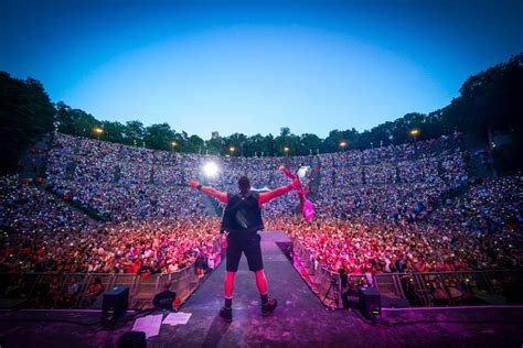 ANDREAS GABALIER kündigt Zusatzshows seiner Tour 2023 Dirndl Wahnsinn