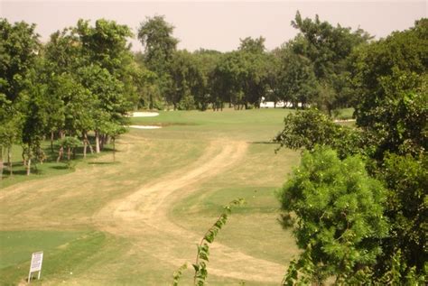 Noida Golf Course - 4moles.com