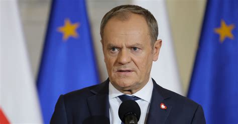 Donald Tusk udał zdziwienie Poszło o nocny telefon szefa PiS Wiadomości